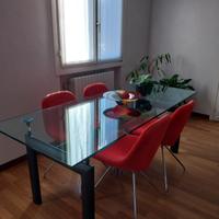 Tavolo  modello  Le Corbusier con 4 sedie