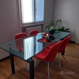 Tavolo  modello  Le Corbusier con 4 sedie