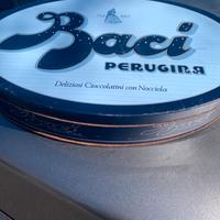 Vecchia scatola in latta dei Baci Perugina