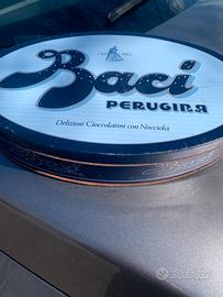 Vecchia scatola in latta dei Baci Perugina