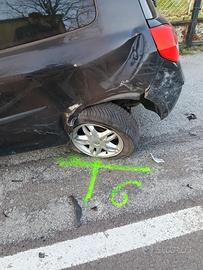  Auto incidentata