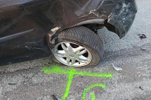  Auto incidentata