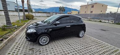 Lancia ypsilon 2011