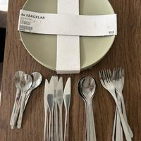 4 piatti piani + posate Ikea
