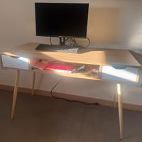 Scrivania in legno