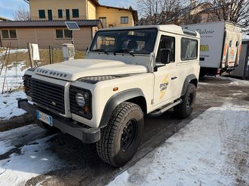 Land Rover Defender 90 2.4 TD4 Station Wagon S