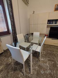 Tavolo vetro + sedie ecopelle