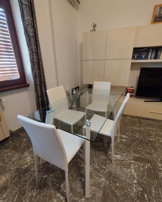 Tavolo vetro + sedie ecopelle