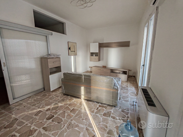 Arredato in piccolo condominio Floridia