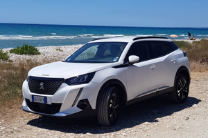 PEUGEOT SUV 2008 Allure Navi Pack Blue 1.5D
