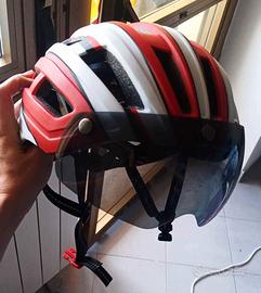 casco bicicletta con occhiali rimovibili 