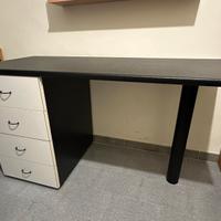 Scrivania moderna per stanzetta o ufficio