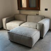 Divano moderno  con pouff grande