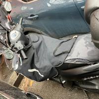 Copriginocchia moto