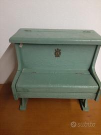 pianoforte  giocattolo vintage 