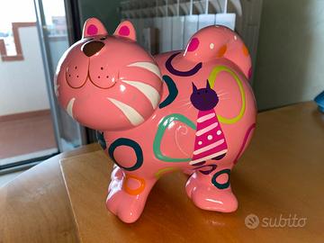 Salvadanaio carino, colorato ed elegante