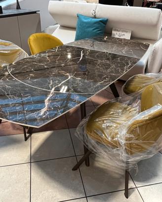 Tavolo in vetroceramica allungabile nuovo