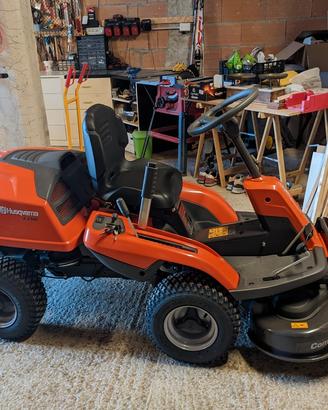 Husqvarna R 214C Rasaerba