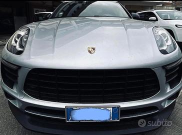 Auto sportiva familiare comodissima