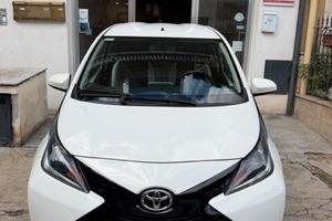 Toyota Aygo 1.0 VVT-i 69 CV 5 porte x-business MMT
