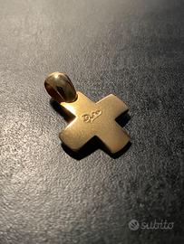 CIONDOLO CROCE BOMBATO IN ORO GIALLO DI POMELLATO