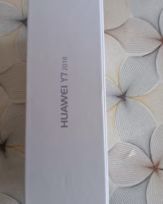Smartphone marca HUAWEY modello Y7