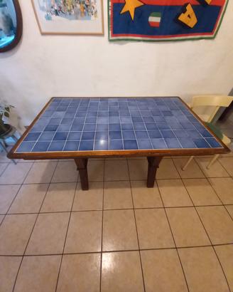 tavolo in legno e ceramica 8 posti