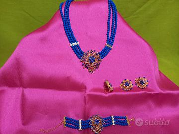 Collana, braccialetto, orecchini e anello set