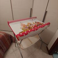 Fasciatoio con vaschetta bagnetto