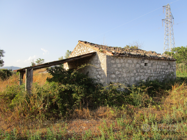 Terreno con rustico a Monteroduni