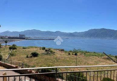 4 LOCALI A TORRE ANNUNZIATA