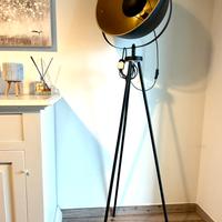 Lampada da Terra a Treppiede