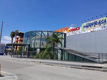 Negozio a Volla, viale Michelangelo