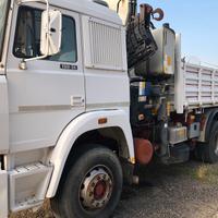 Iveco 190 36 con gru PM