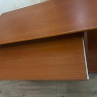 Scrivania per cameretta con vassoio estraibile