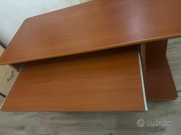 Scrivania per cameretta con vassoio estraibile