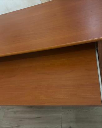 Scrivania per cameretta con vassoio estraibile