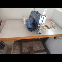 Macchina attacca bottoni