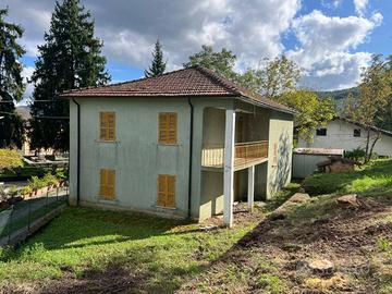 Villa di 150 m² con più di 5 locali a Bardi