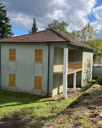 Villa di 150 m² con più di 5 locali a Bardi