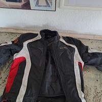 giacca e casco moto