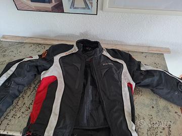giacca e casco moto