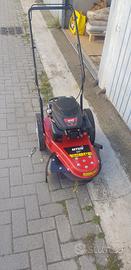 Decespugliatore a spinta su ruote