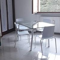 Tavolo con sedie