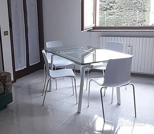 Tavolo con sedie