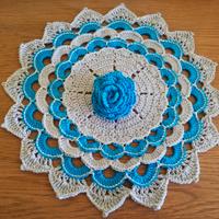 Sottopiatto e portatovagliolo all'uncinetto