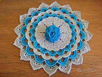 Sottopiatto e portatovagliolo all'uncinetto