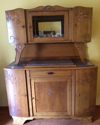 Credenza stile Liberty in legno-originale d’epoca.