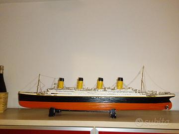 modellino Titanic in legno