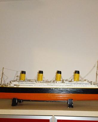 modellino Titanic in legno
